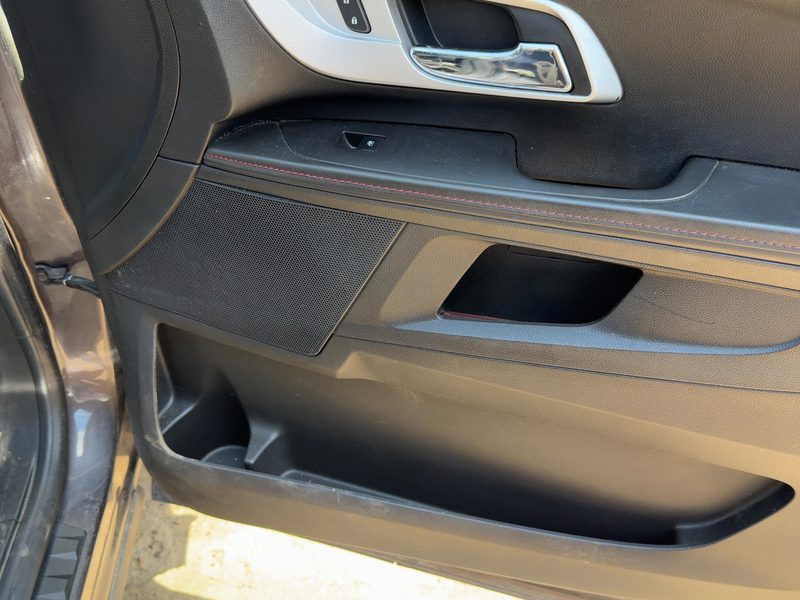 2012-2015 Chevrolet Equinox Front Door Trim Panel RH