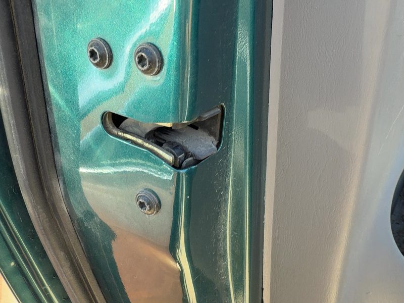 1997-1998 Ford Pickup F150 Series Front Door Latch LH