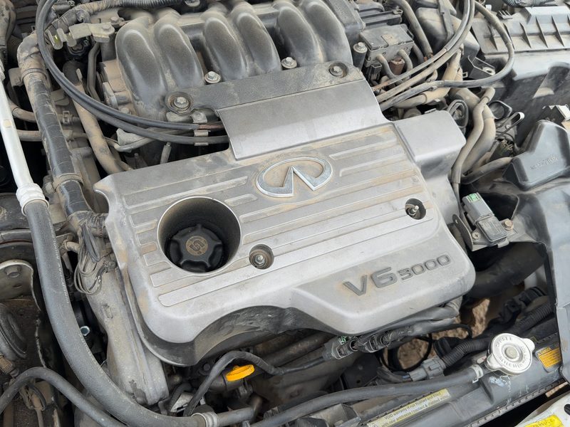 2000 Infiniti I30 Engine Cover