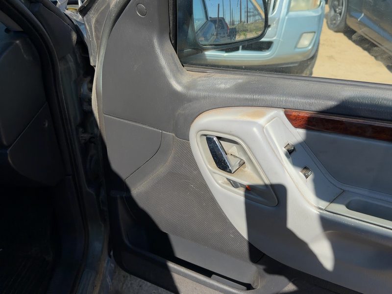 2002-2003 Jeep Grand Cherokee Front Door Trim Panel RH