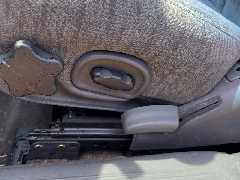 2005 Buick Lesabre (80 & Up) Seat Track LH