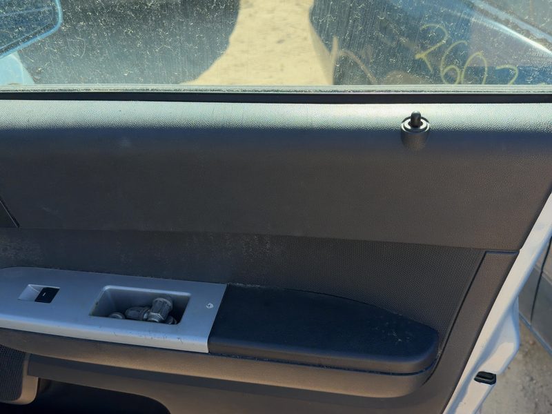 2008-2011 Mercury Mariner Front Door Trim Panel RH