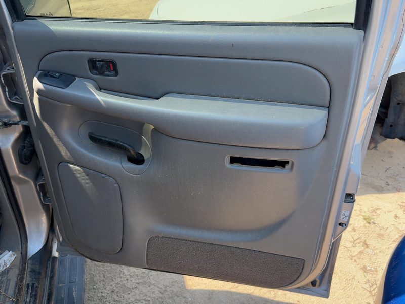 2005 Chevy/gmc Suburban 1500 Series Rear Door Trim Panel RH