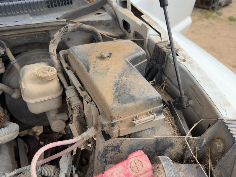 2005-2007 Dodge Dakota (mid-size) Engine Fuse Box