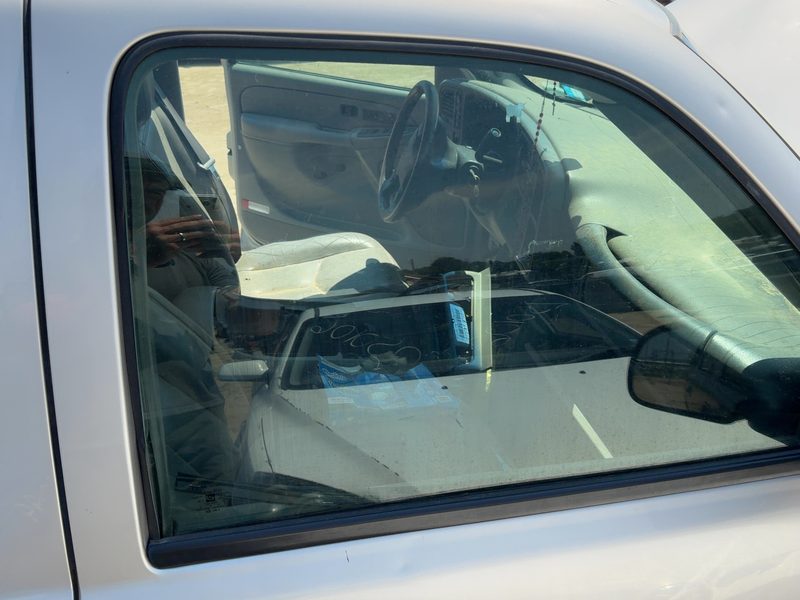 1999-2007 Chevy/gmc Suburban 1500 Series Front Door Glass/Window RH