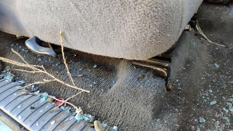 2000 Dodge Dakota (mid-size) Seat Track