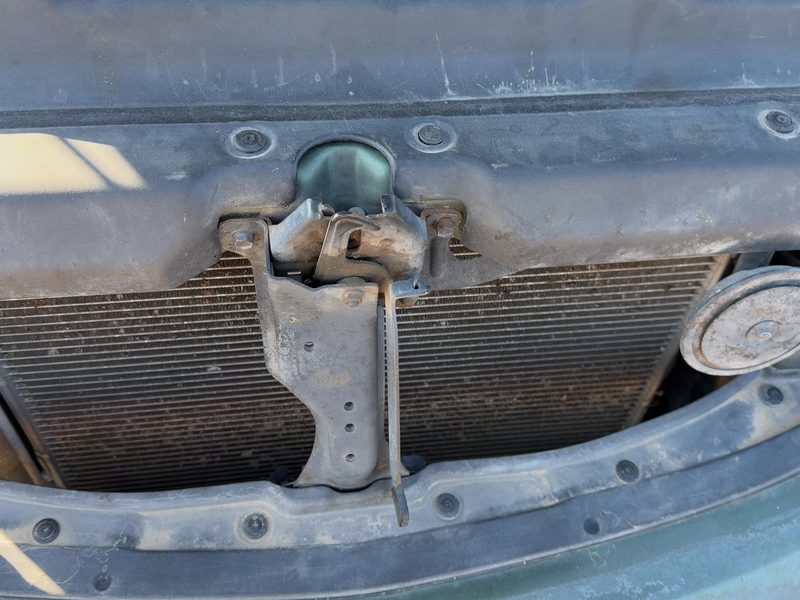 2003-2006 Kia Sorento Radiator Support
