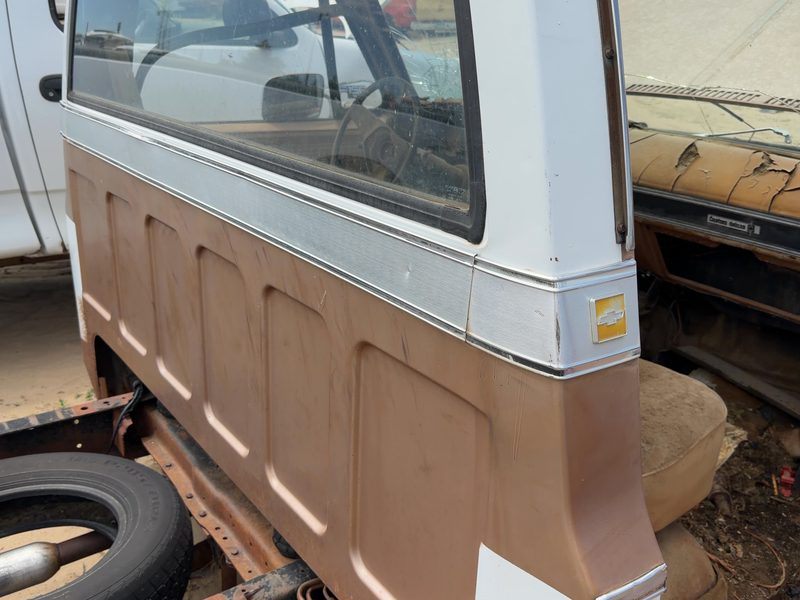 1980 Chevrolet Pickup 20 Series Quarter Panel Moulding RH