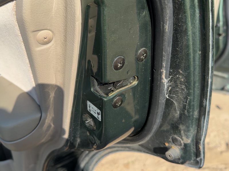2003-2009 Kia Sorento Rear Door Latch RH
