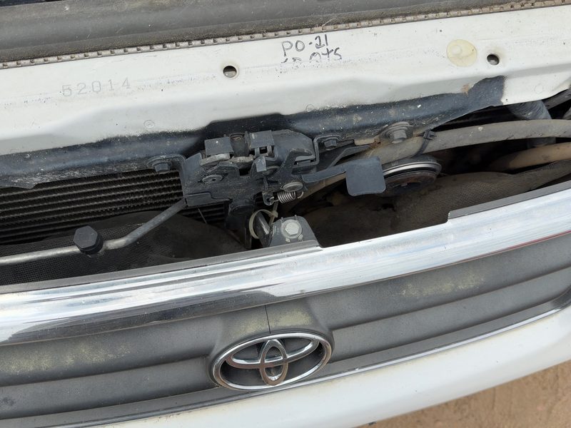 2000-2001 Toyota Camry Radiator Support