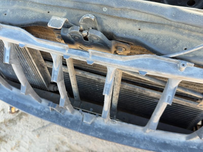 1999-2004 Jeep Grand Cherokee Radiator Support