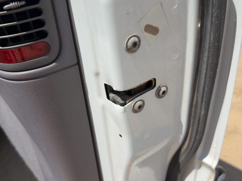 1996-1999 Chrysler Town & Country Front Door Latch RH