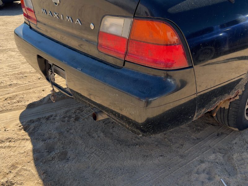 1995-1996 Nissan Maxima Rear Bumper Assembly