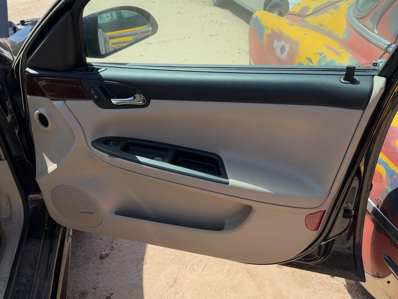 2009-2011 Chevrolet Impala (80 & Up) Front Door Trim Panel RH