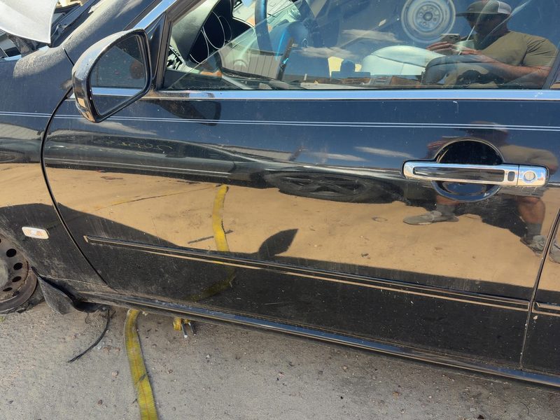 2006-2010 Infiniti M35 Front Door LH