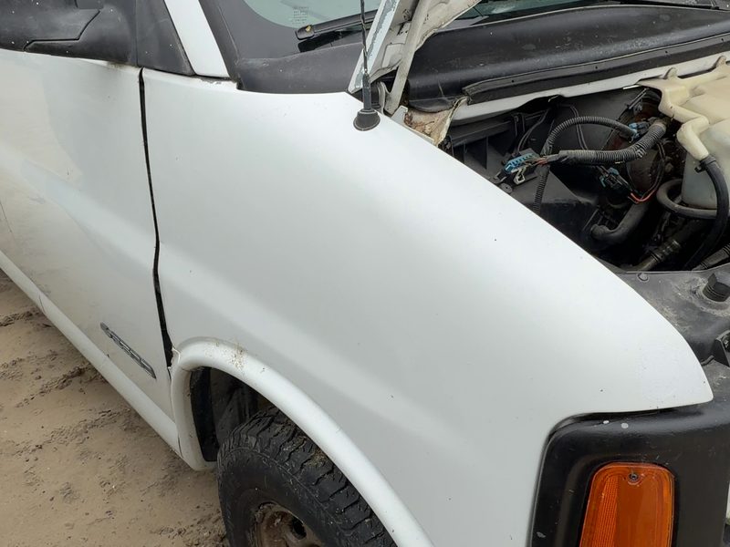 1996-2002 Chevrolet Van Express 2500 Series Fender RH