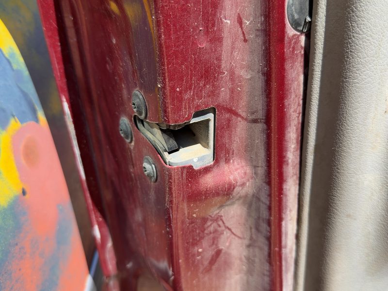 2003 Chevrolet Venture Front Door Latch LH