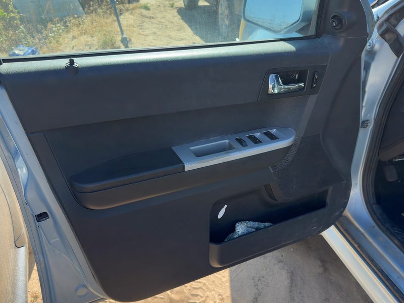 2008 Mercury Mariner Front Door Trim Panel LH