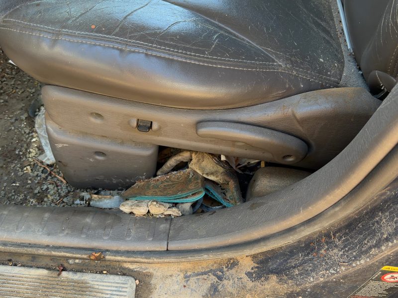 2001 Pt Cruiser Seat Track LH
