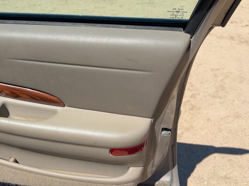 2000-2002 Buick Lesabre (80 & Up) Front Door Trim Panel RH