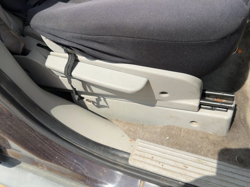 2006 Chevrolet Equinox Seat Track RH