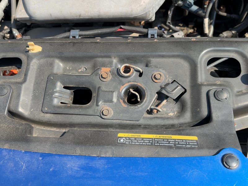 2002-2005 Saturn Vue Radiator Support