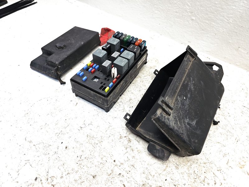 2000-2005 Buick Century Engine Fuse Box