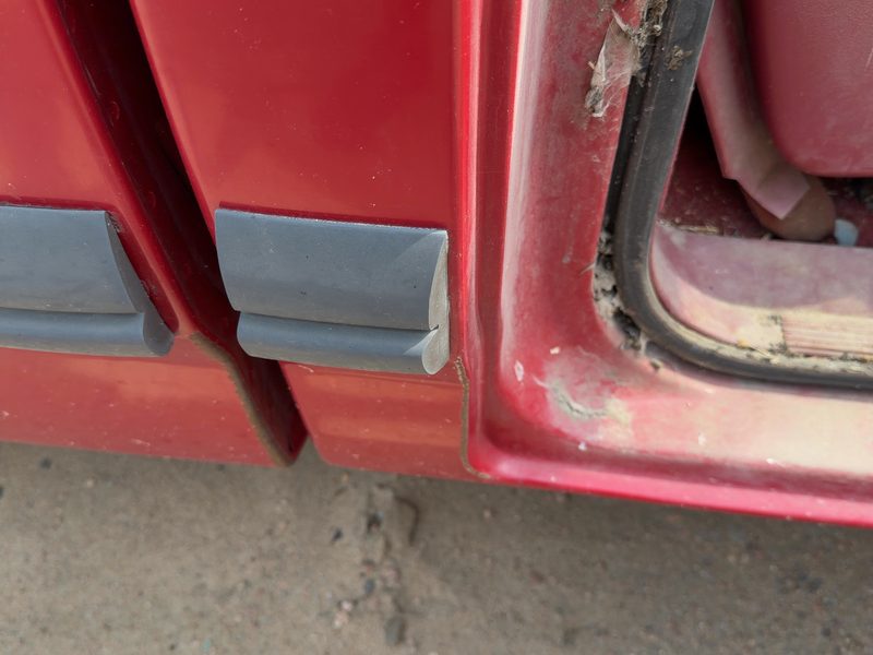 1991 Dodge Dakota (mid-size) Quarter Panel Moulding RH