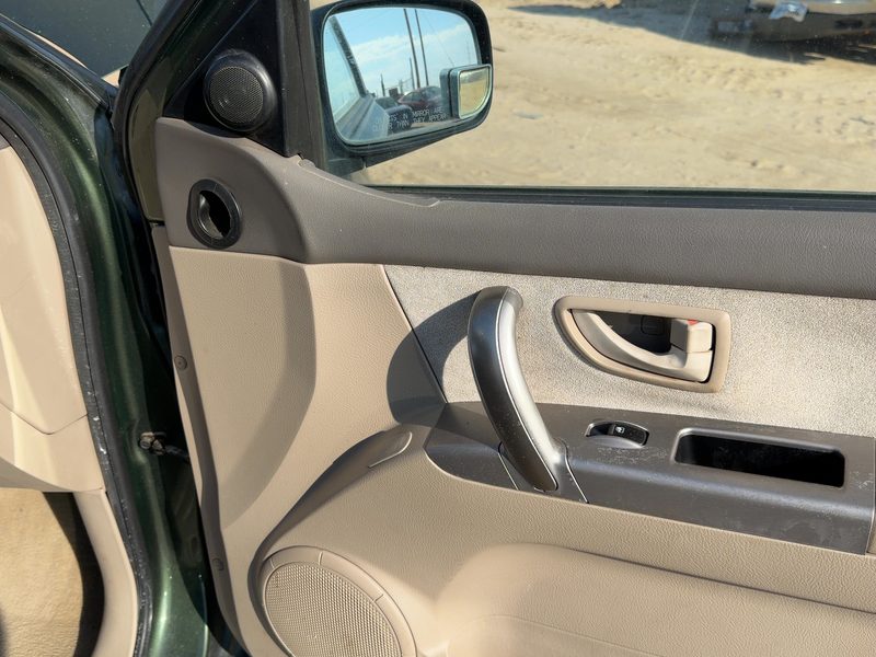 2005-2006 Kia Sorento Front Door Trim Panel RH