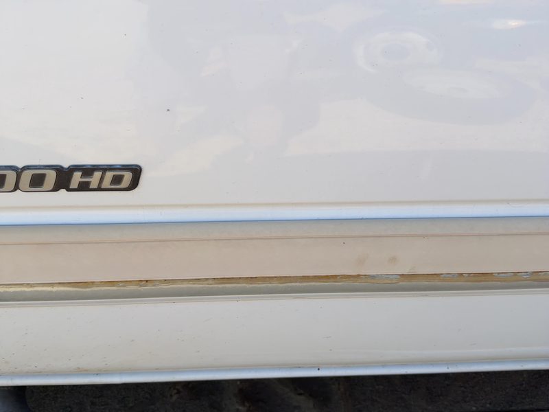 2003-2007 Chevrolet 2500 Silverado Pickup Front Door Moulding LH
