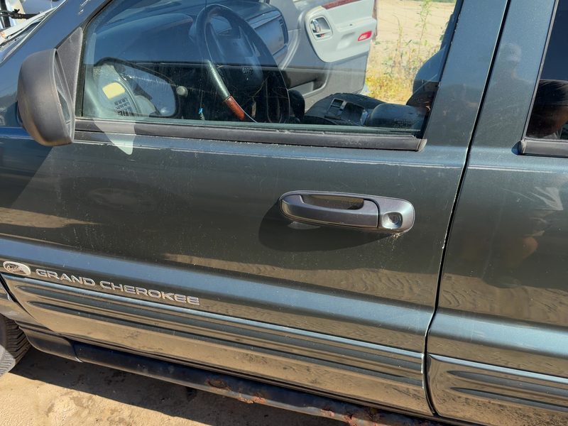 1999-2004 Jeep Grand Cherokee Front Door LH