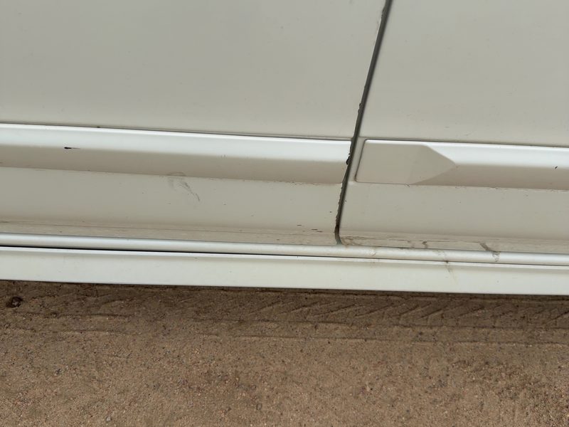 2000-2001 Infiniti I30 Front Door Moulding LH