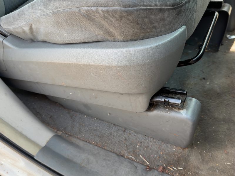 2010 Chrysler Town & Country Seat Track RH