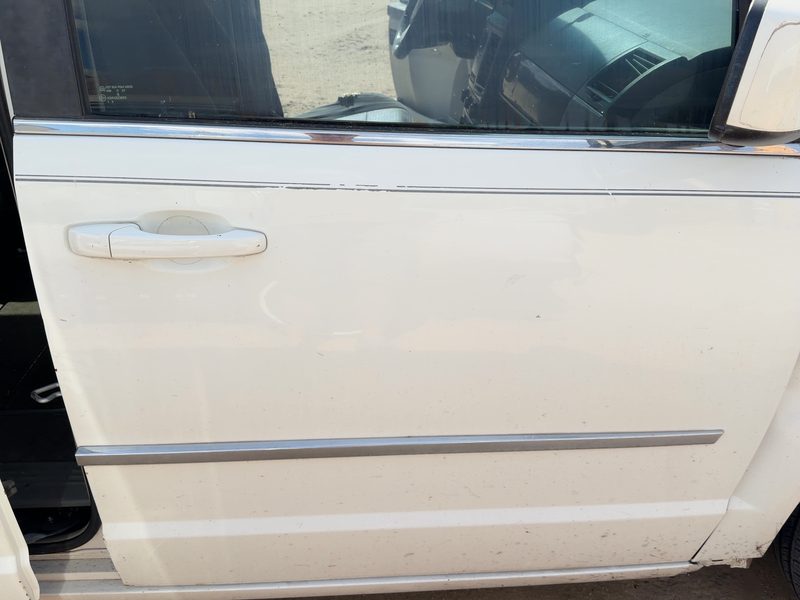 2008-2020 Chrysler Town & Country Front Door RH