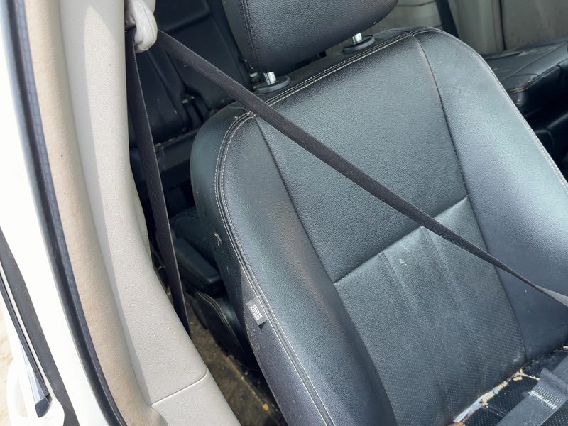 2011-2013 Chrysler Town & Country Front Seat Belt RH