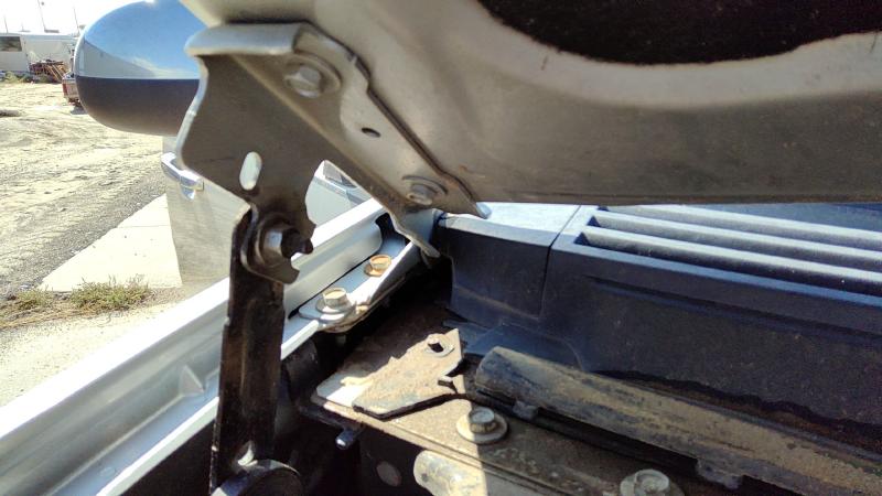 2007-2014 Chevrolet Tahoe Hood Hinge RH