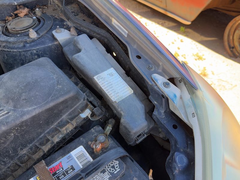 2004-2008 Toyota Matrix Engine Fuse Box