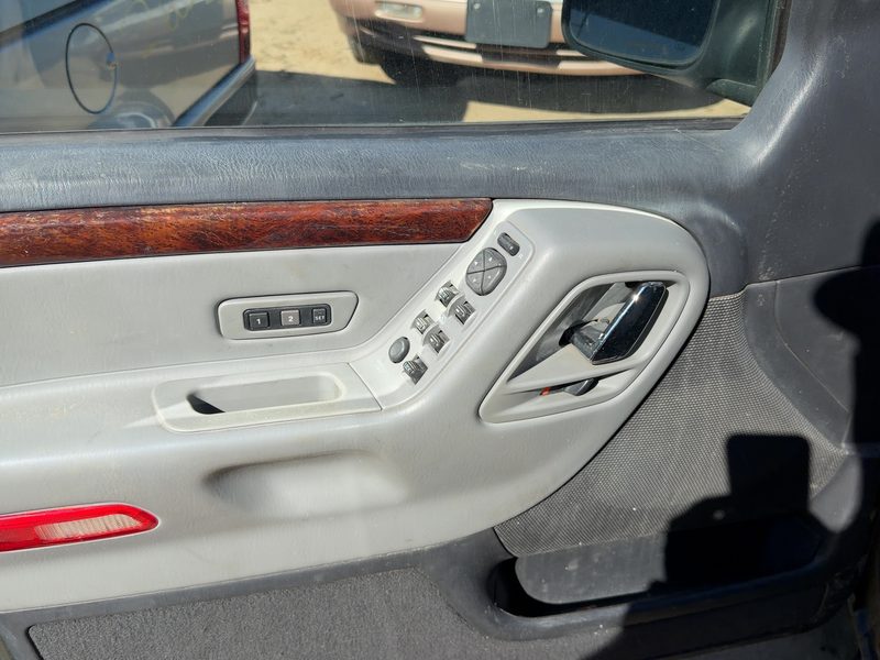 2002-2003 Jeep Grand Cherokee Front Door Trim Panel LH
