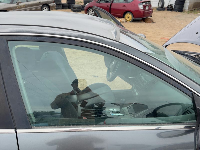 2002-2006 Nissan Altima Front Door Glass/Window RH