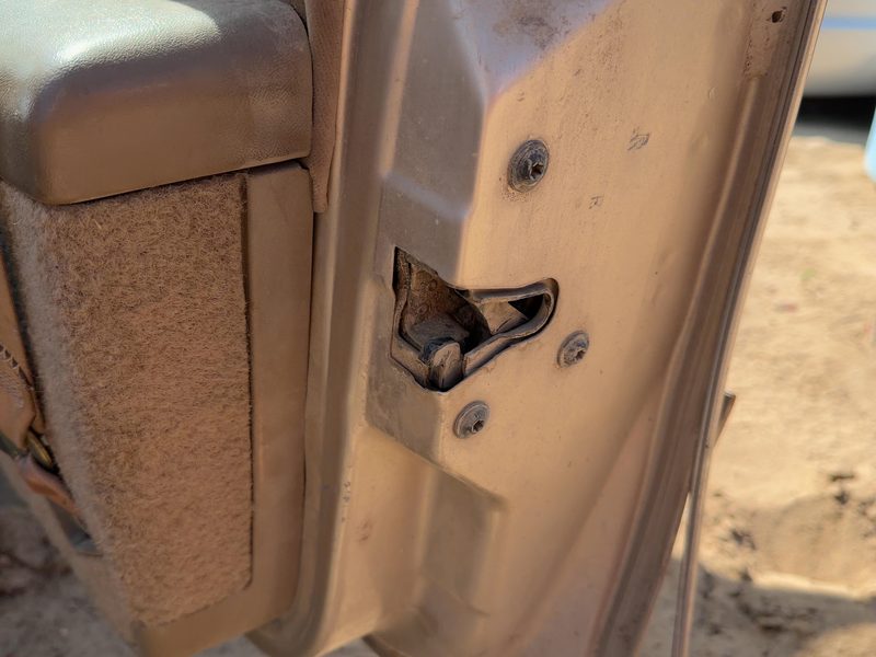 1993 Buick Century Front Door Latch RH