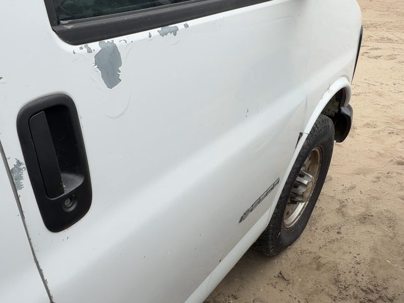 1996-2002 Chevrolet Van Express 2500 Series Front Door RH