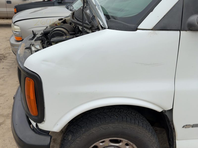 1996-2002 Chevrolet Van Express 2500 Series Fender LH