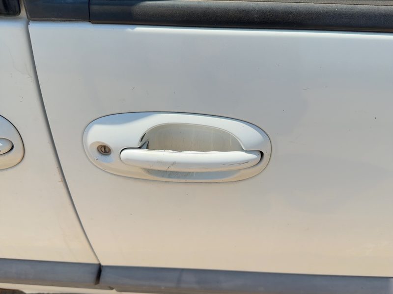 1999 Chrysler Town & Country Outside Door Handle RH
