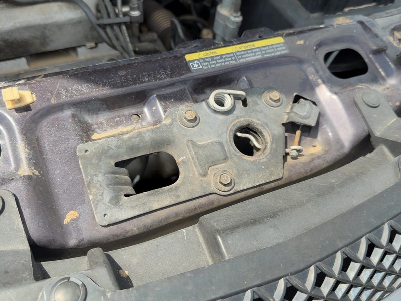 2005-2006 Chevrolet Equinox Radiator Support