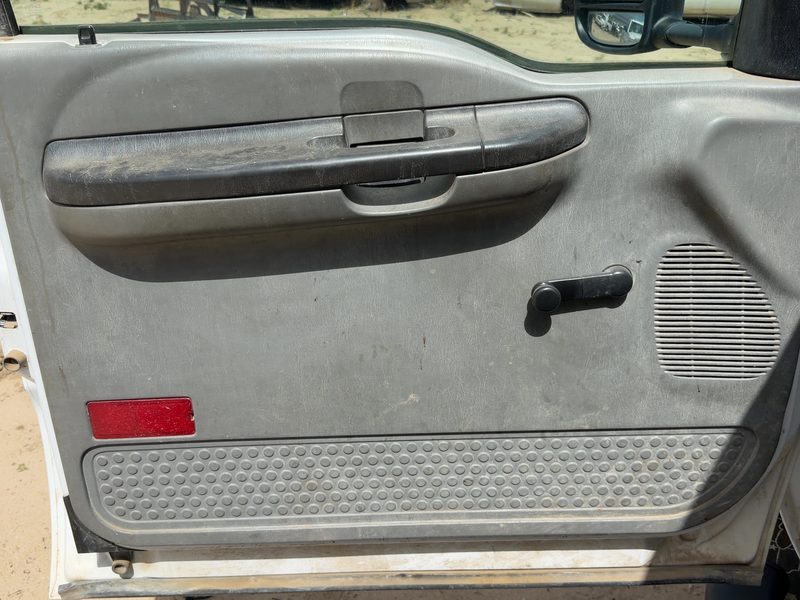 2005-2007 Ford F350 Super Duty Pickup Front Door Trim Panel LH