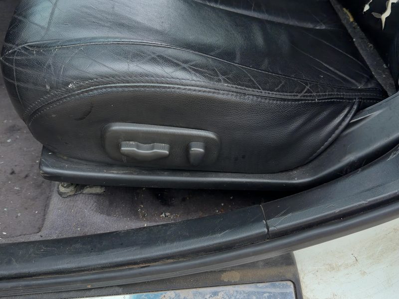 2000 Infiniti I30 Seat Track LH