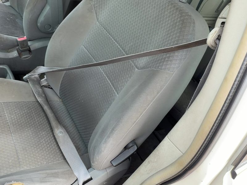 2008-2010 Chrysler Town & Country Front Seat Belt LH