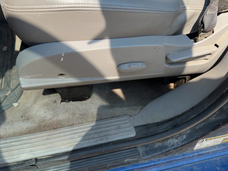 2005 Saturn Vue Seat Track LH