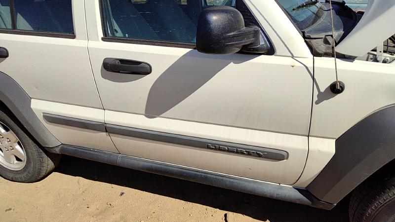 2002-2007 Jeep Liberty Front Door RH