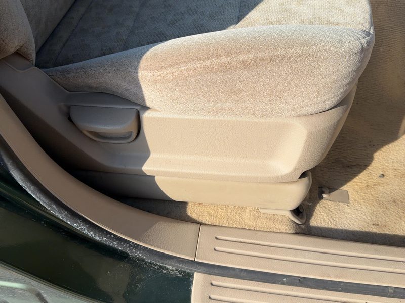 2006 Kia Sorento Seat Track RH